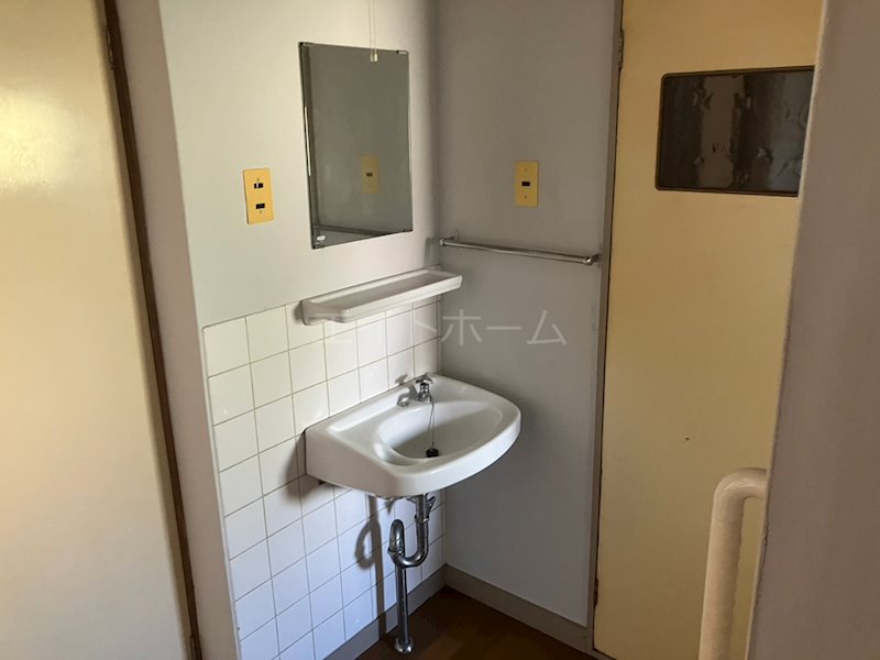 �����s�����q�s���쒬�̃}���V�����̐��ʏ�