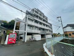 �����s�����q�s������164-1�̃}���V�����̌����O��