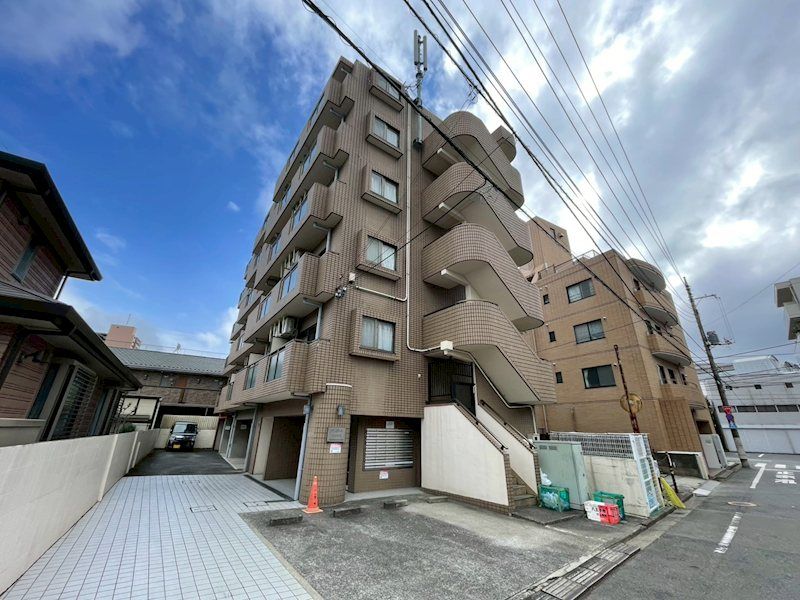 �����s�����q�s�{���̃}���V�����̌����O��