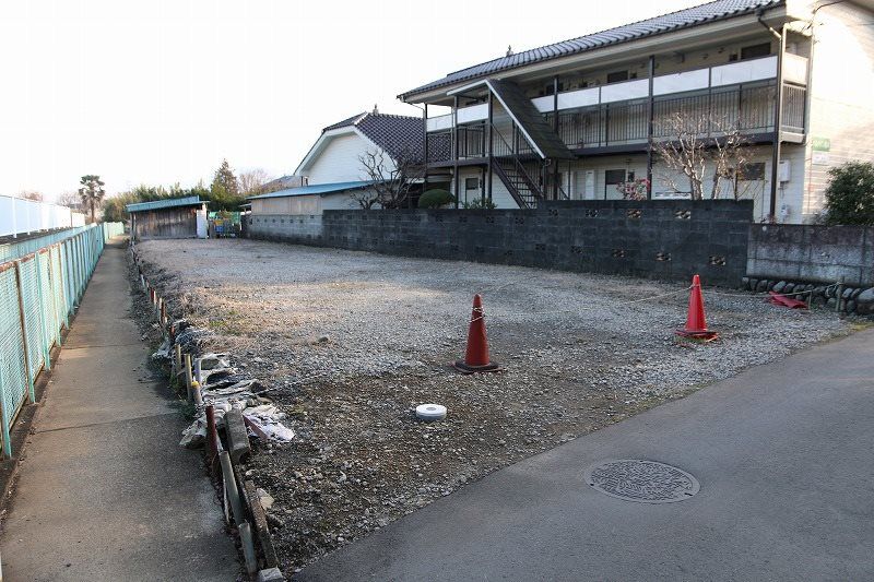 �����s�����q�s�O�ؒ��Q���ڂ̒��ԏ�̌����O��