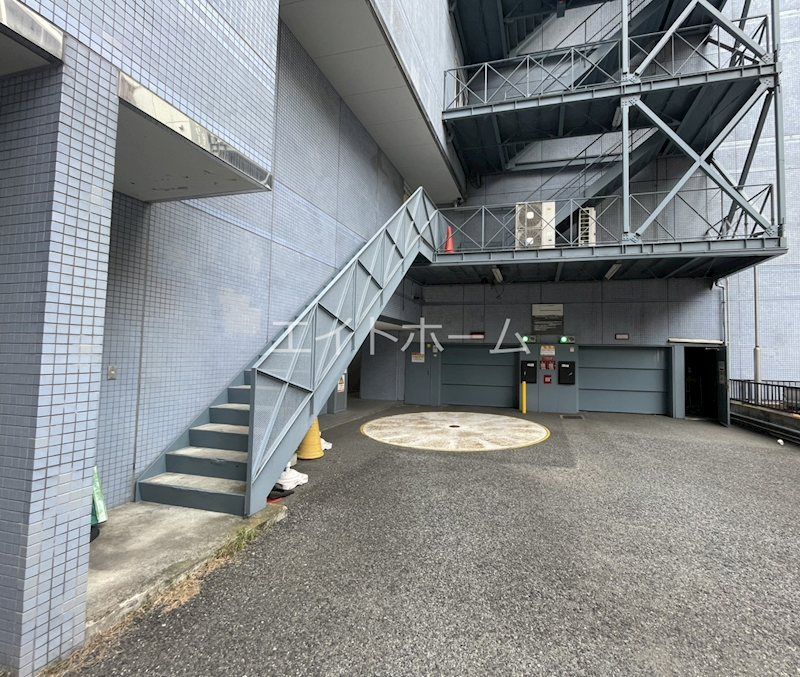 �����s�����q�s����11-8�̒��ԏ�̌����O��