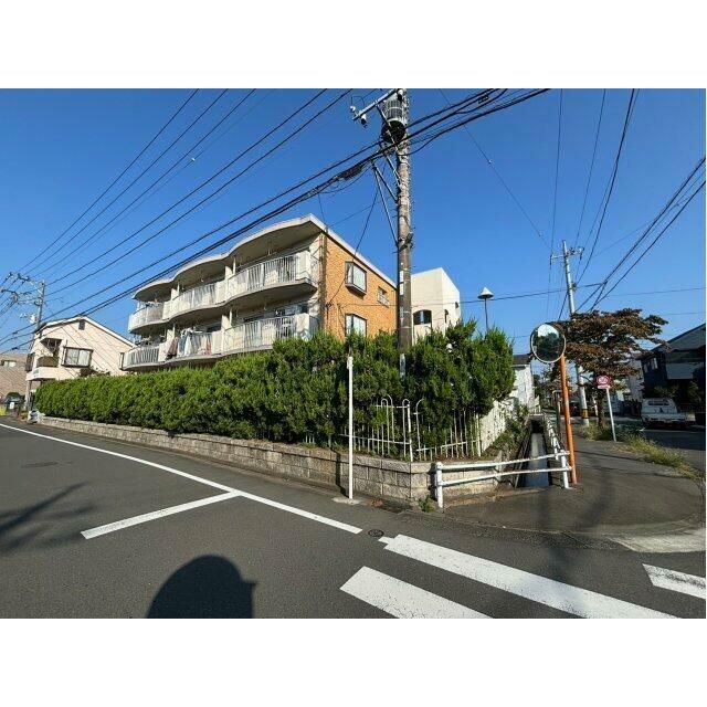 �����s����s����̃}���V�����̌����O��