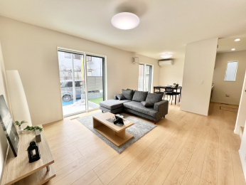 �����s�����q�s�茴���̐V�z��ˌ��Ẵ��r���O