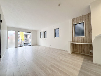 �����s�����q�s���[���̐V�z��ˌ��Ẵ��r���O