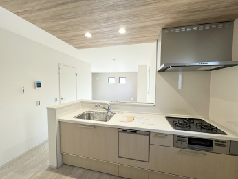 �����s�����q�s�q����3���ڂ̐V�z��ˌ��Ẳ摜