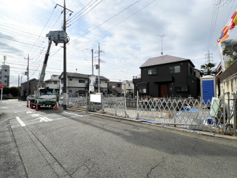 �����s�����q�s�R�c���̐V�z��ˌ��Ă̑O�ʓ��H�܂ތ��n�ʐ^