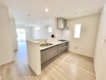 �����s�����q�s���������̐V�z��ˌ��ẴL�b�`��