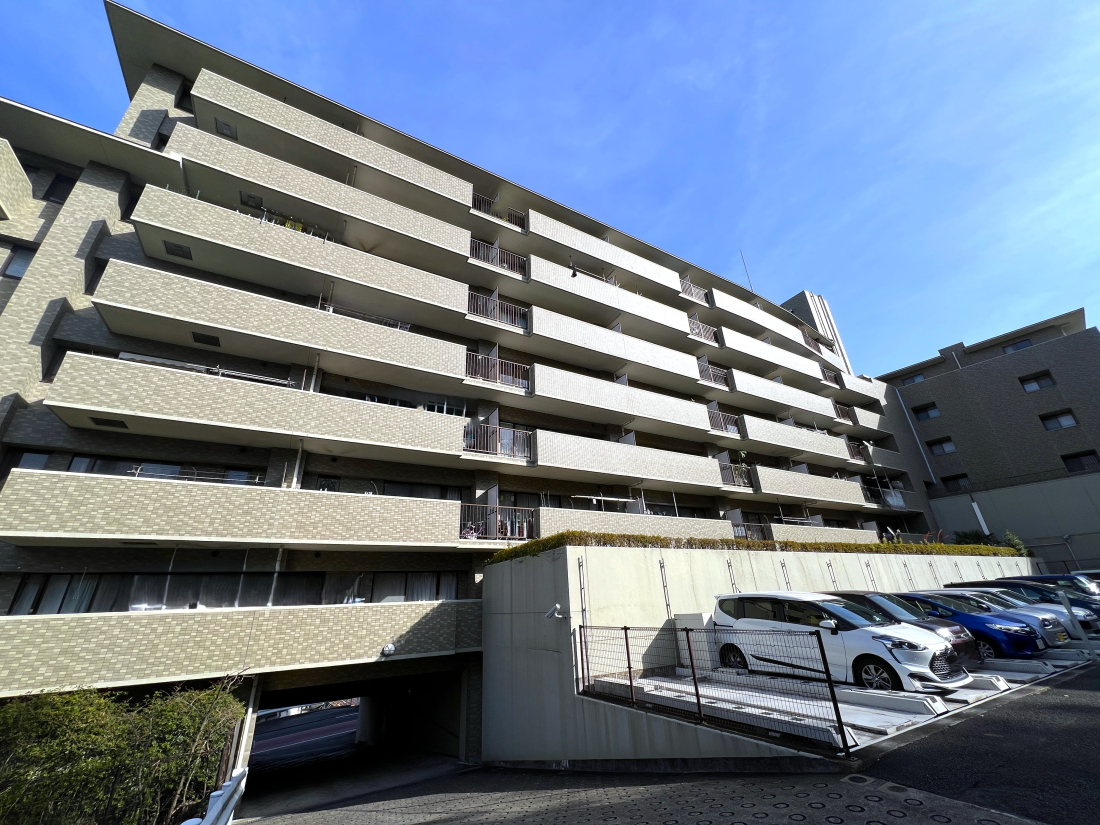 �����s�����q�s�ŉz���̒��Ã}���V�����̌��n�O�ώʐ^