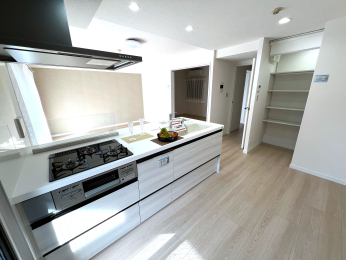 �����s�����q�s�ŉz���̒��Ã}���V�����̃L�b�`��