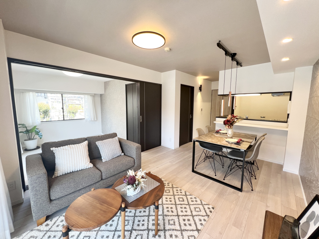 �����s�����q�s���؂̒��Ã}���V�����̃��r���O