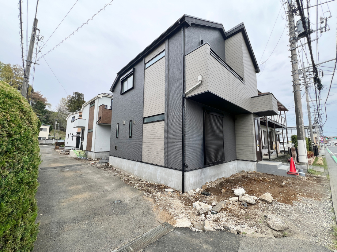 �����s�����q�s�Бq���̐V�z��ˌ��Ă̑O�ʓ��H�܂ތ��n�ʐ^