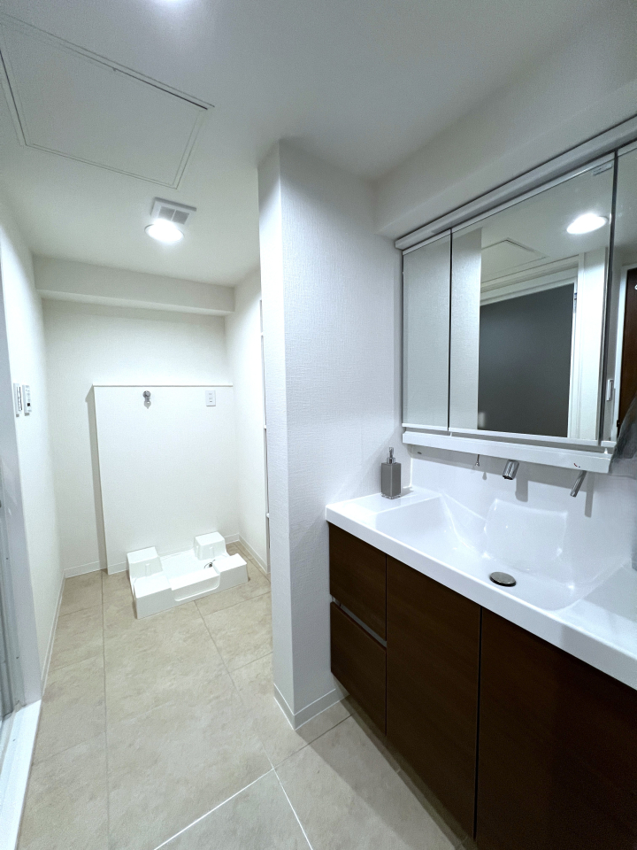 �����s�����q�s�v�ێR��1���ڂ̒��Ã}���V�����̐��ʑ�E���ʏ�