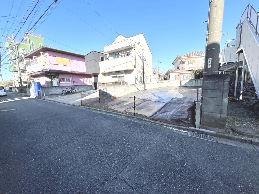 �����s�����q�s�����R��3���ڂ̓y�n�̑O�ʓ��H�܂ތ��n�ʐ^