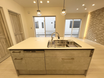 �����s�����q�s���{���̐V�z��ˌ��ẴL�b�`��