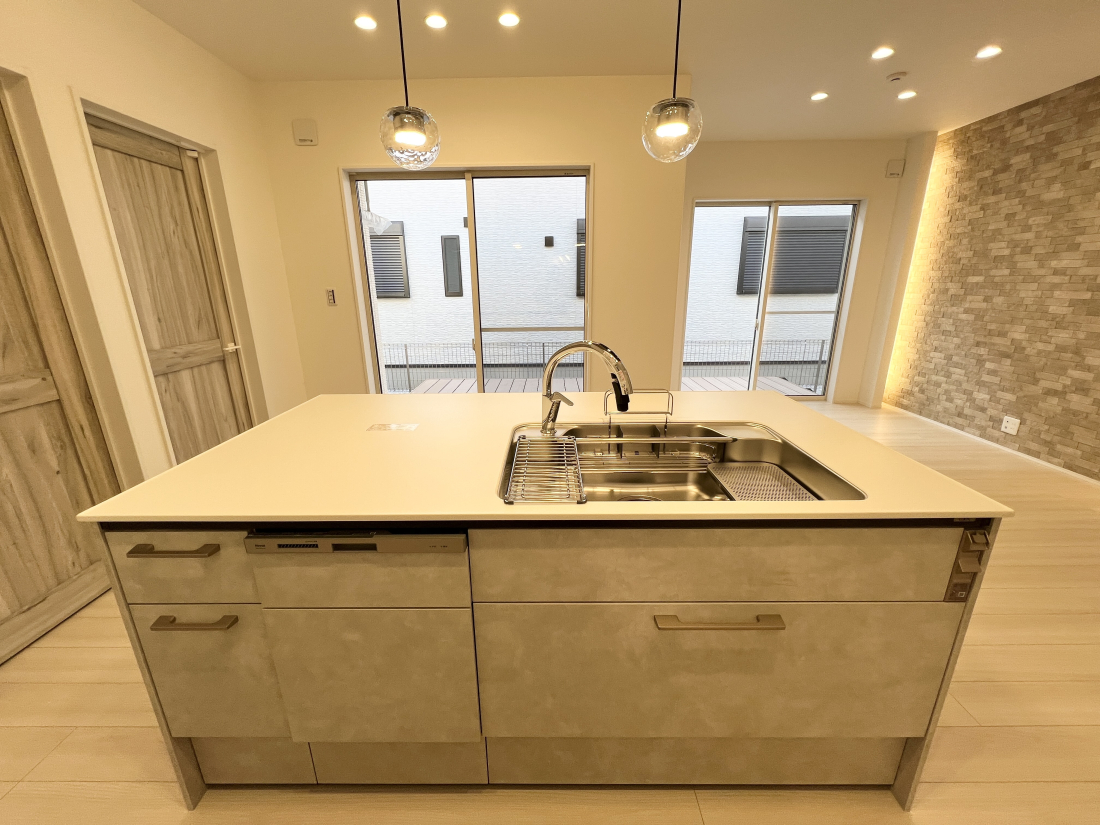 �����s�����q�s���{���̐V�z��ˌ��ẴL�b�`��