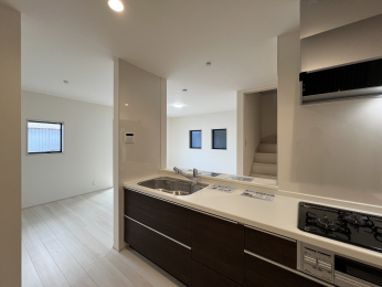 �����s�����q�s���������̐V�z��ˌ��ẴL�b�`��