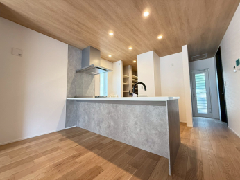 �����s�����q�s�߂����3���ڂ̐V�z��ˌ��ẴL�b�`��