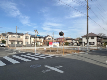 �����s����s����̓y�n�̑O�ʓ��H�܂ތ��n�ʐ^