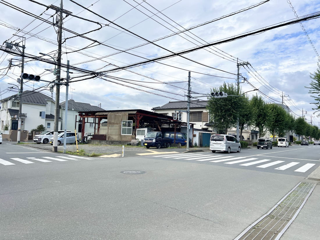 �����s�����q�s���{���̓y�n�̑O�ʓ��H�܂ތ��n�ʐ^