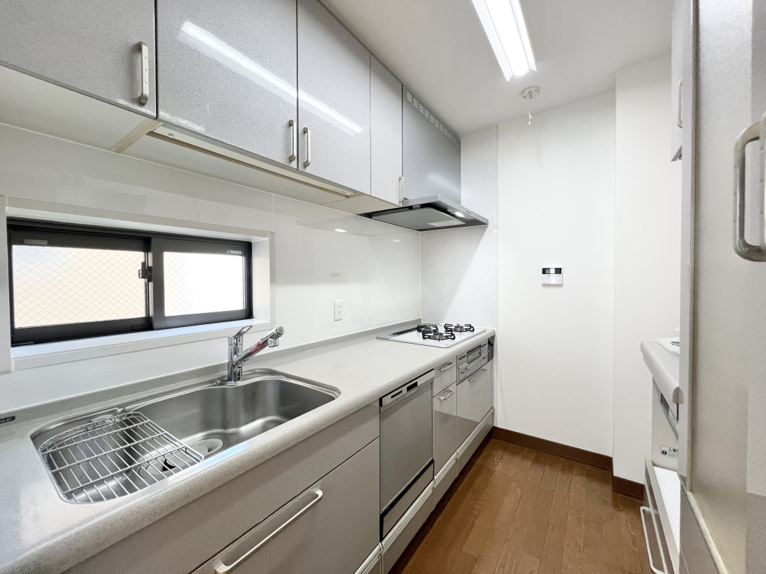 �����s�����q�s�䒬4���ڂ̒��È�ˌ��ẴL�b�`��