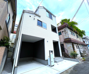 �����s�����q�s�{���̐V�z��ˌ��Ă̑O�ʓ��H�܂ތ��n�ʐ^