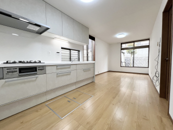 �����s�����q�s�������̒��È�ˌ��Ẵ��r���O