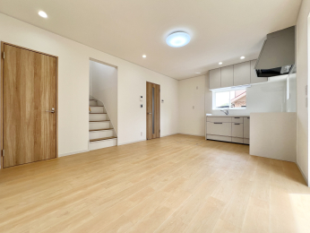 �����s�����q�s�������q��3���ڂ̒��È�ˌ��Ẵ��r���O