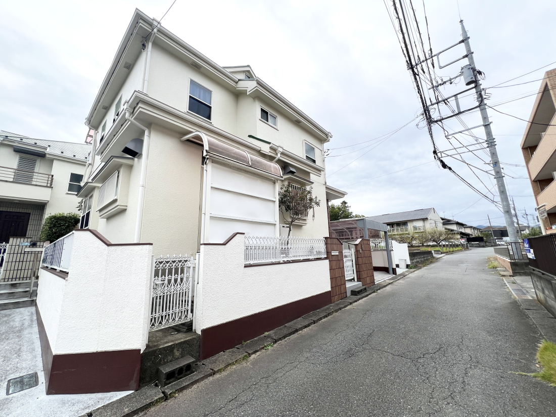 sqsْ̒ÈˌĂ̑OʓH܂ތnʐ^