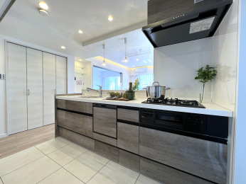 �����s�����q�s�݂Ȃݖ�5���ڂ̒��Ã}���V�����̃L�b�`��