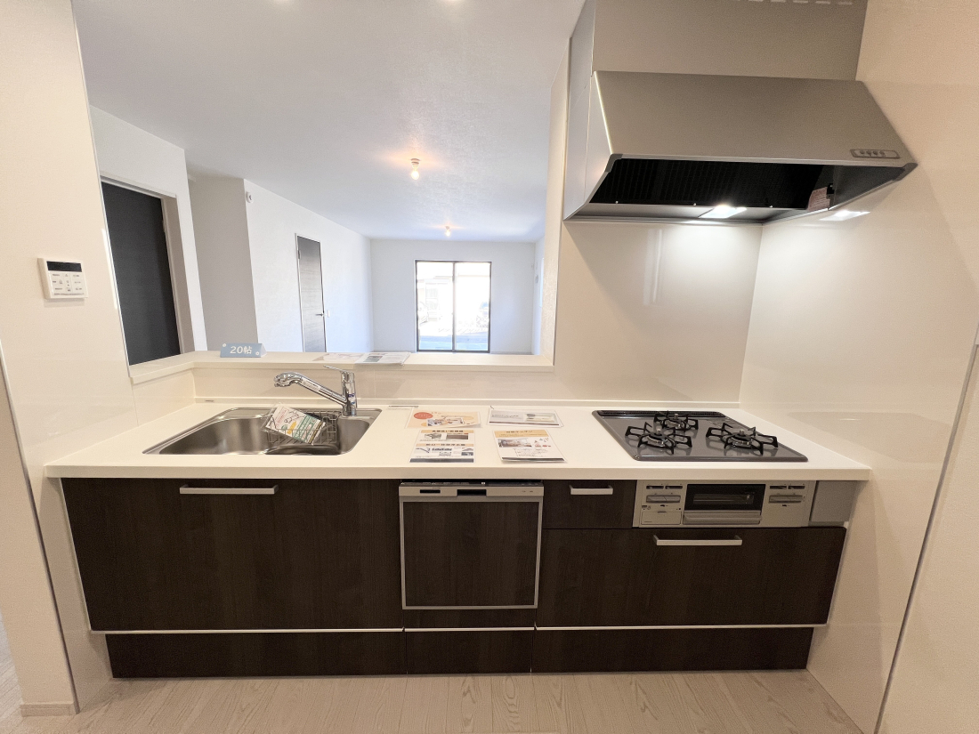 �����s�����q�s�������̐V�z��ˌ��ẴL�b�`��