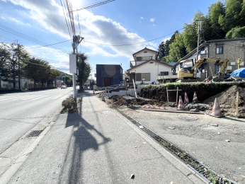 sqsc̓yn̑OʓH܂ތnʐ^